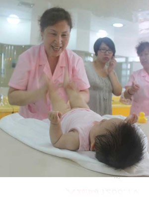 安恩貝母嬰護理給寶寶撫觸