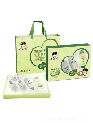 西瓜太郎新生兒洗護(hù)用品愛(ài)心禮盒