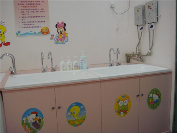 少飛游泳館實體店