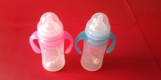 鑫恩成自動(dòng)吸硅膠奶瓶