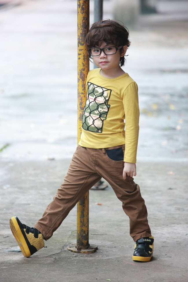 芽芽逗丁男童休閑卡其色套裝