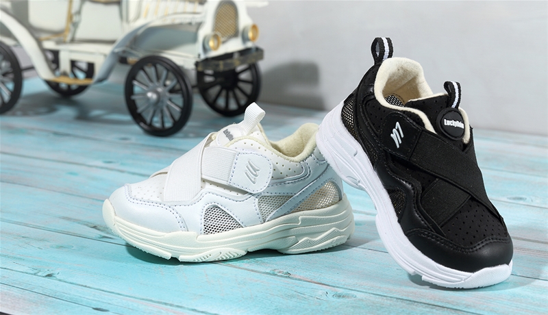 ��ͯ�����C(j��)��Ь�Ј�ǰ���V� ������(li��n)��(n��i)���������v�w