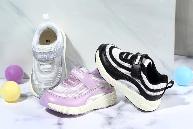 ��ͯ�����C(j��)��Ь�Ј�ǰ���V� ������(li��n)��(n��i)���������v�w