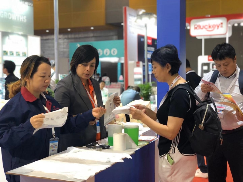 ��30�þ����V���Ћ�ͯչ ��Ӣ�����ܷQٝ