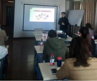 ���R��(d��ng)�B(t��i)�� ���R����ɞ�����С̫�(y��ng)�ġ�С̫�(y��ng)������ 4��(ch��ng)��Ӗ(x��n)�e�_(k��i)���� 50��Ӣ����(zh��ng)����